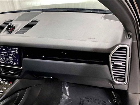 Used 2022 Porsche Cayenne image 28