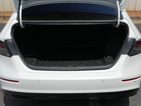 Used 2023 Honda Accord Touring image 9