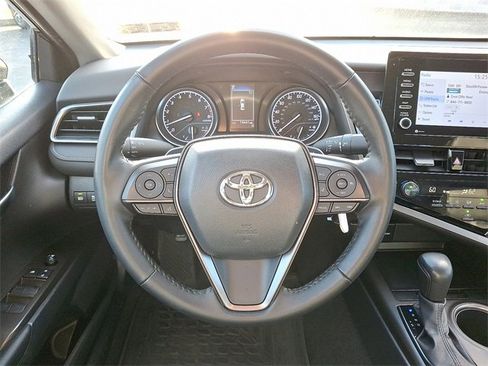 Used 2023 Toyota Camry SE image 19