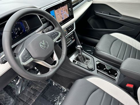 New 2026 Volkswagen Taos SEL image 9