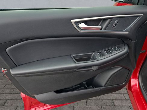 Used 2024 Ford Edge SEL w/ Convenience Package image 10