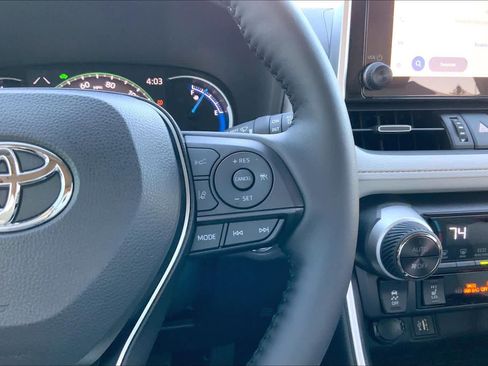 Used 2025 Toyota RAV4 XLE Premium image 24