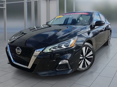 Certified 2022 Nissan Altima 2.5 SV w/ SV Premium Package