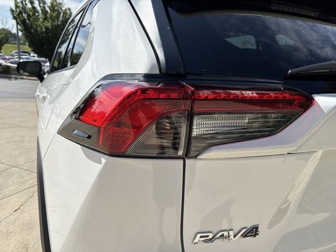 Used 2022 Toyota RAV4 LE FWD image 12
