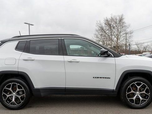 Used 2022 Jeep Compass Limited AWD/4WD image 5