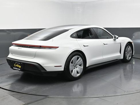 Used 2022 Porsche Taycan image 4