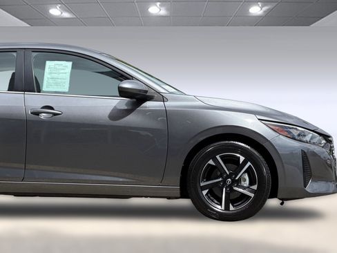 Used 2025 Nissan Sentra SV FWD image 33