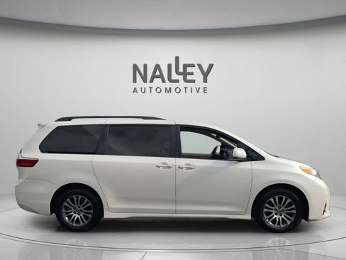 Certified 2018 Toyota Sienna XLE image 7