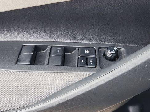 Used 2025 Toyota Corolla LE FWD image 28