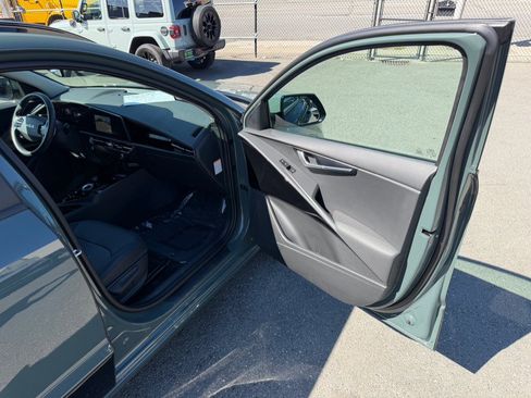 Used 2024 Kia Niro Wind FWD image 36