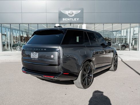 Used 2023 Land Rover Range Rover SV image 3