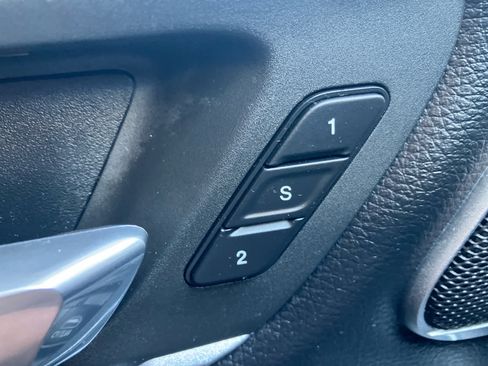 Used 2019 RAM 1500 Laramie AWD/4WD image 12