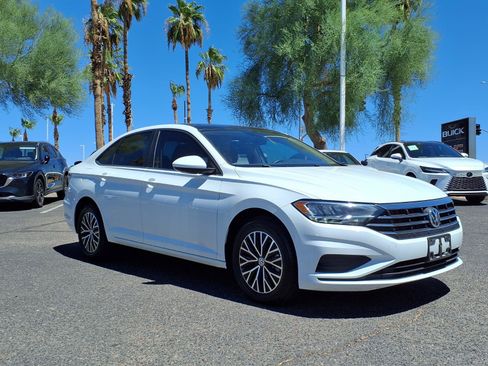 Used 2021 Volkswagen Jetta SE FWD image 3