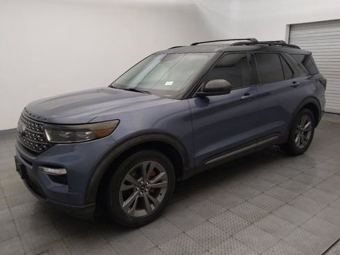 Used 2021 Ford Explorer XLT w/ Equipment Group 202A RWD image 2