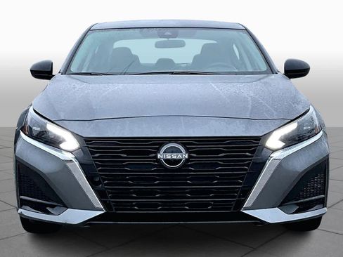 Used 2025 Nissan Altima 2.5 SV image 3