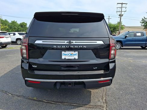 Used 2024 Chevrolet Suburban LT w/ Luxury Package AWD/4WD image 5