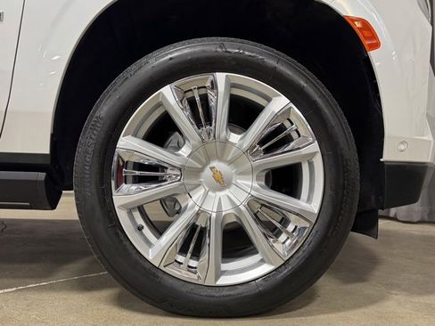 Used 2023 Chevrolet Suburban High Country w/ Advanced Technology Package image 38