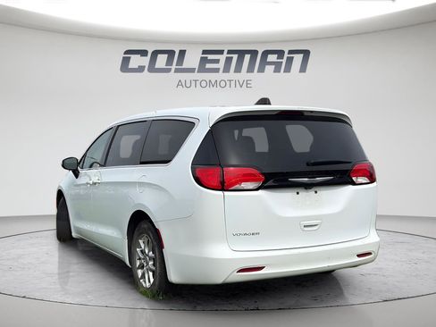 Used 2023 Chrysler Voyager LX FWD image 3