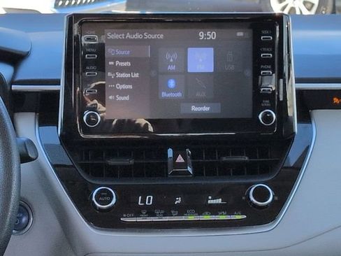 Used 2020 Toyota Corolla LE FWD image 17