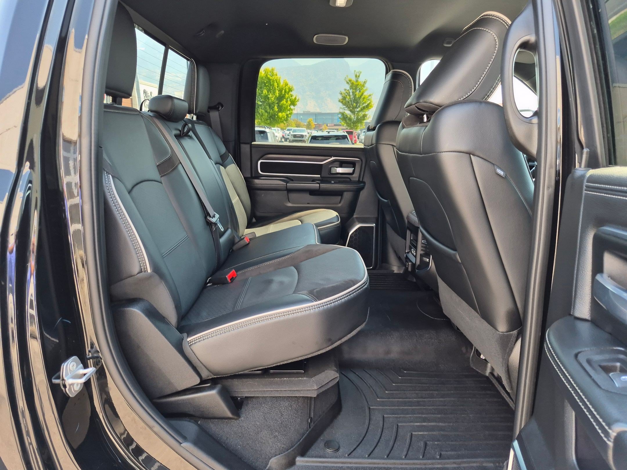 Used 2025 RAM 2500 Laramie AWD/4WD image 33