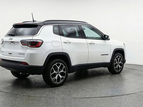 Used 2025 Jeep Compass Limited image 9