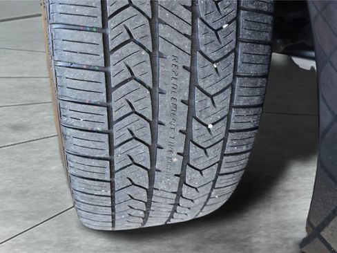 Used 2022 Buick Envision Essence w/ Sport Touring Package image 31