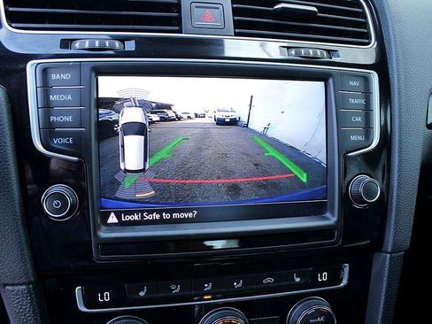 Used 2016 Volkswagen Golf R image 7