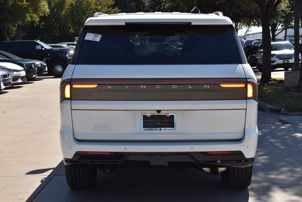 New 2027 Lincoln Navigator Reserve w/ Jet Appearance Package AWD/4WD image 8