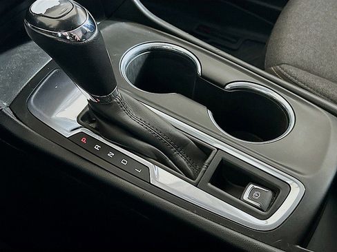 Used 2019 Chevrolet Equinox LT image 17