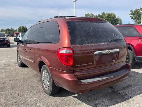 Used 2007 Chrysler Town & Country Touring FWD image 5
