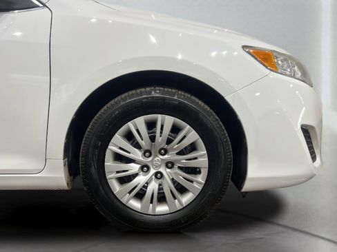 Used 2014 Toyota Camry L image 34