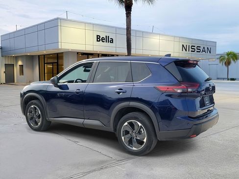 Used 2025 Nissan Rogue SV image 3