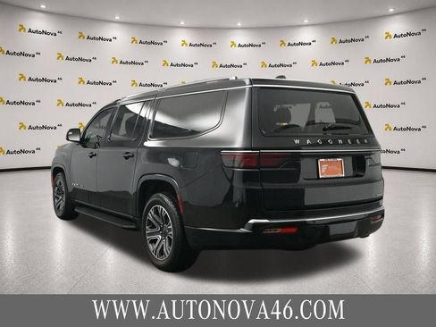 Used 2024 Jeep Wagoneer L Series II w/ Flexible Seating Group AWD/4WD image 5