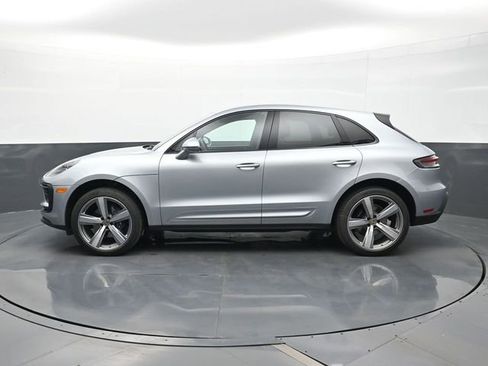 Certified 2025 Porsche Macan AWD/4WD image 2