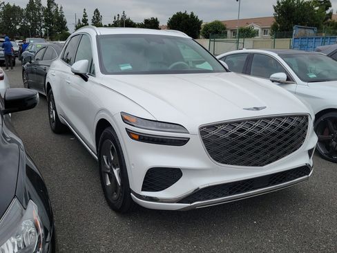 Certified 2026 Genesis GV70 2.5T Advanced AWD/4WD image 3