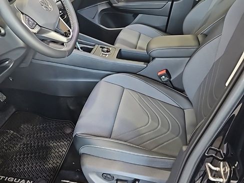 New 2025 Volkswagen Tiguan SE image 28