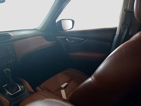 Used 2017 Nissan Rogue SL w/ SL Premium Package image 25