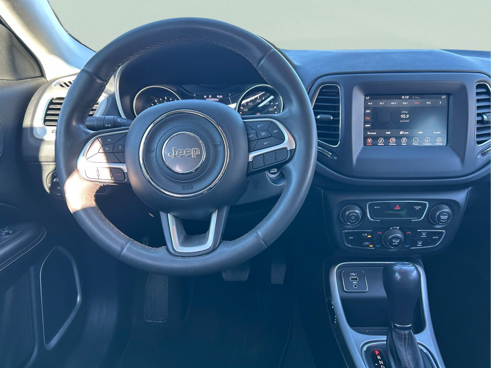 Certified 2021 Jeep Compass Latitude FWD image 23
