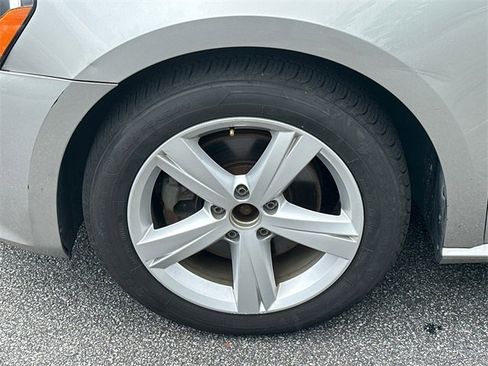 Used 2013 Volkswagen Passat TDI SE image 10