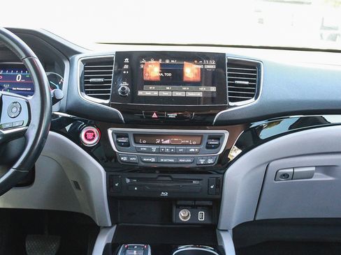 Used 2019 Honda Pilot Touring image 13
