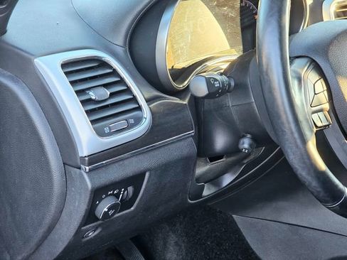 Used 2018 Jeep Grand Cherokee Limited image 16