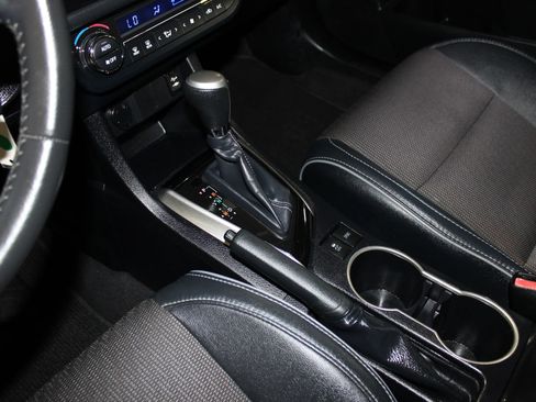 Used 2016 Toyota Corolla LE FWD image 17