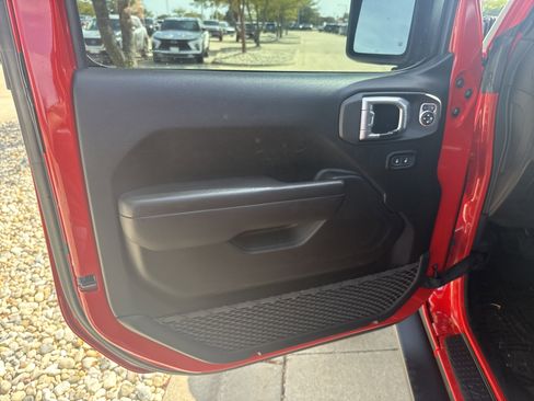 Used 2024 Jeep Wrangler Willys image 12