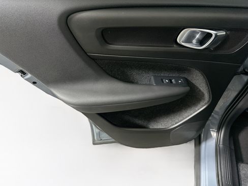 Used 2023 Volvo XC40 B4 Ultimate FWD image 25