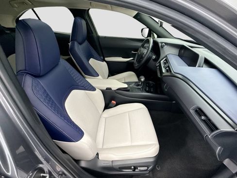 Used 2019 Lexus UX 200 FWD image 18