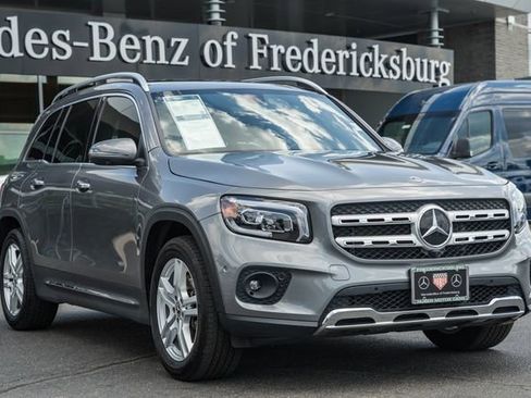 Used 2022 Mercedes-Benz GLB 250 4MATIC w/ Premium Package Lite image 1