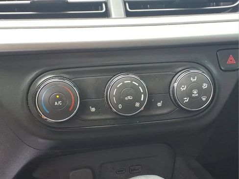 Used 2024 Chevrolet Trax RS w/ Sunroof Package FWD image 8