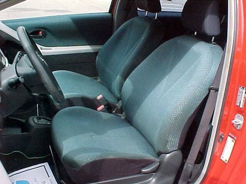 Used 2007 Toyota Yaris 2-Door Hatchback FWD image 8