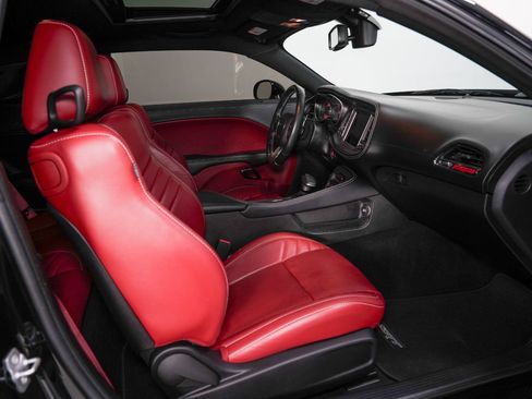 Used 2023 Dodge Challenger SRT Hellcat RWD image 2