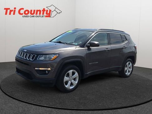 Used 2018 Jeep Compass Latitude w/ Cold Weather Group AWD/4WD image 3
